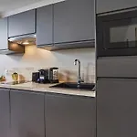 Apartment Center Of Paris By Studio Prestige