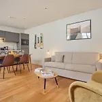 Apartment Center Of Paris By Studio Prestige