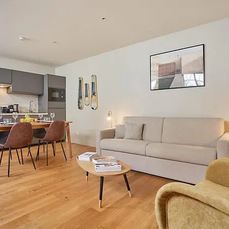 Apartment Center Of By Prestige Paris