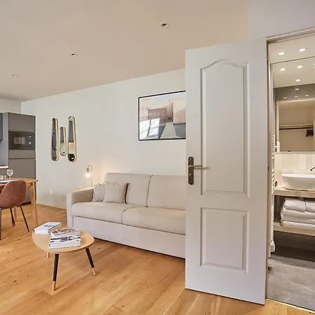 Center Of By Prestige Paris