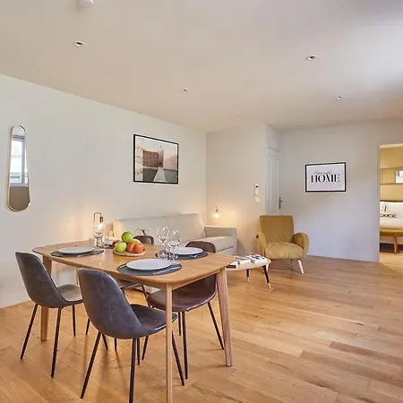 Center Of By Prestige Apartment *