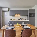 Apartment Center Of Paris By Studio Prestige